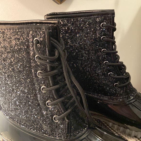 Comfort Est. 1946 Patent Boot, Black, Size 9, NIB - Picture 4 of 7